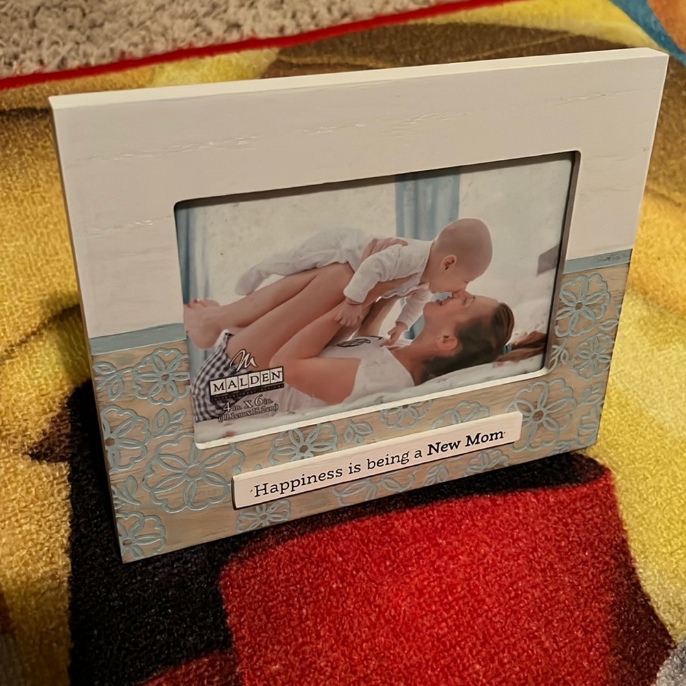 BNWT Malden “Happiness is being a New Mom” 4”x6” decorative photo frame!